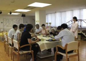 昼食試食会の様子