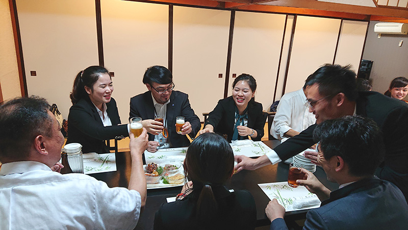 8月7日の入社式の夜に歓迎会を開きました